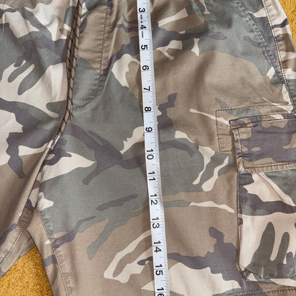 Washed cargo camo shorts. - Picture 6 of 7